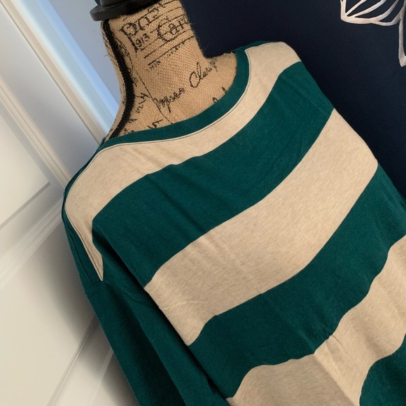 Uniqlo bracelet sleeve top, wide green and off white stripes - Picture 2 of 3